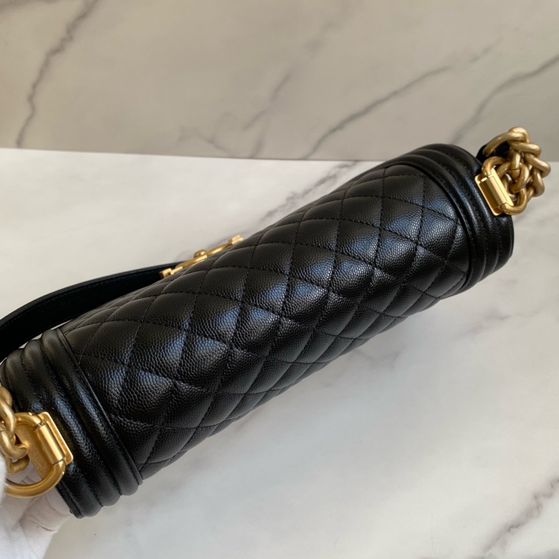 Chanel Boy25 中號 黑金荔枝皮 晶片款 |經典不敗|商務百搭|貴婦小姊姊必備款|誠🉑小議-3