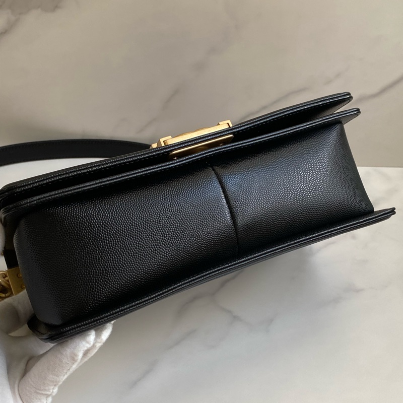 Chanel Boy25 中號 黑金荔枝皮 晶片款 |經典不敗|商務百搭|貴婦小姊姊必備款|誠🉑小議-4