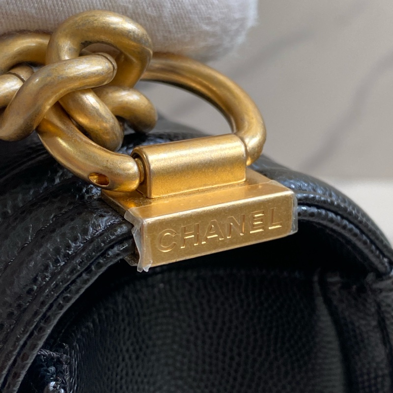 Chanel Boy25 中號 黑金荔枝皮 晶片款 |經典不敗|商務百搭|貴婦小姊姊必備款|誠🉑小議-15