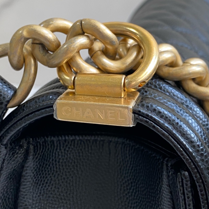 Chanel Boy25 中號 黑金荔枝皮 晶片款 |經典不敗|商務百搭|貴婦小姊姊必備款|誠🉑小議-16