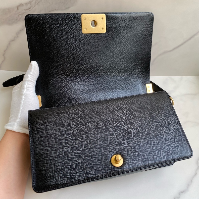 Chanel Boy25 中號 黑金荔枝皮 晶片款 |經典不敗|商務百搭|貴婦小姊姊必備款|誠🉑小議-18