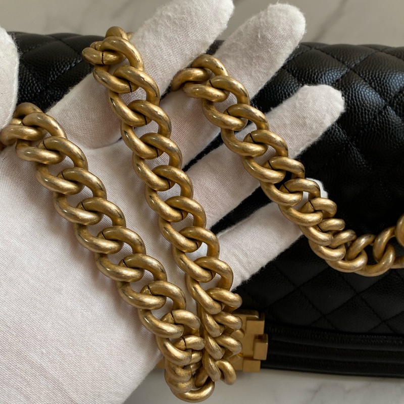 Chanel Boy25 中號 黑金荔枝皮 晶片款 |經典不敗|商務百搭|貴婦小姊姊必備款|誠🉑小議-33