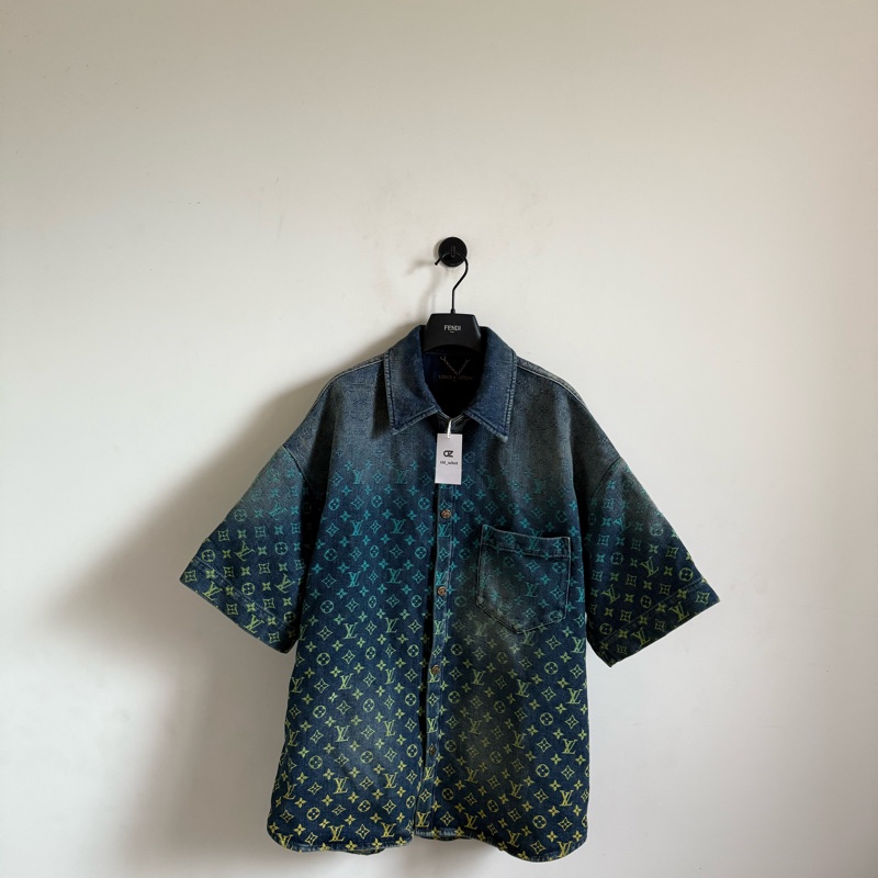 LOUIS VUITTON LV 彩色滿logo牛仔短袖襯衫-0