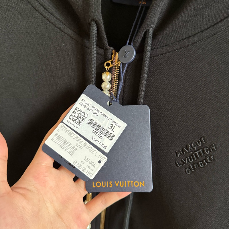 LOUIS VUITTON LV x 菲董 黑色串珠拉鍊刺繡字母外套-2