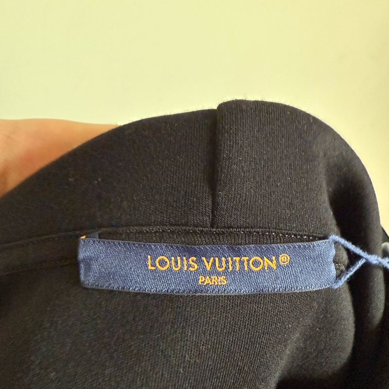 LOUIS VUITTON LV x 菲董 黑色串珠拉鍊刺繡字母外套-3