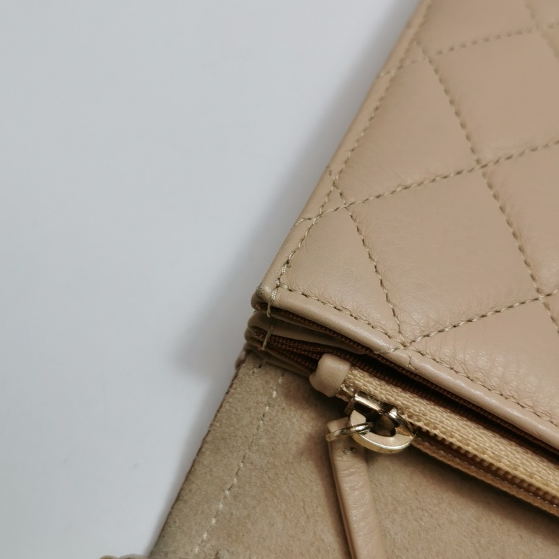 Chanel 牛皮奶茶色純色菱格絎縫雙C logo斜挎包單肩包Archi Chic-6