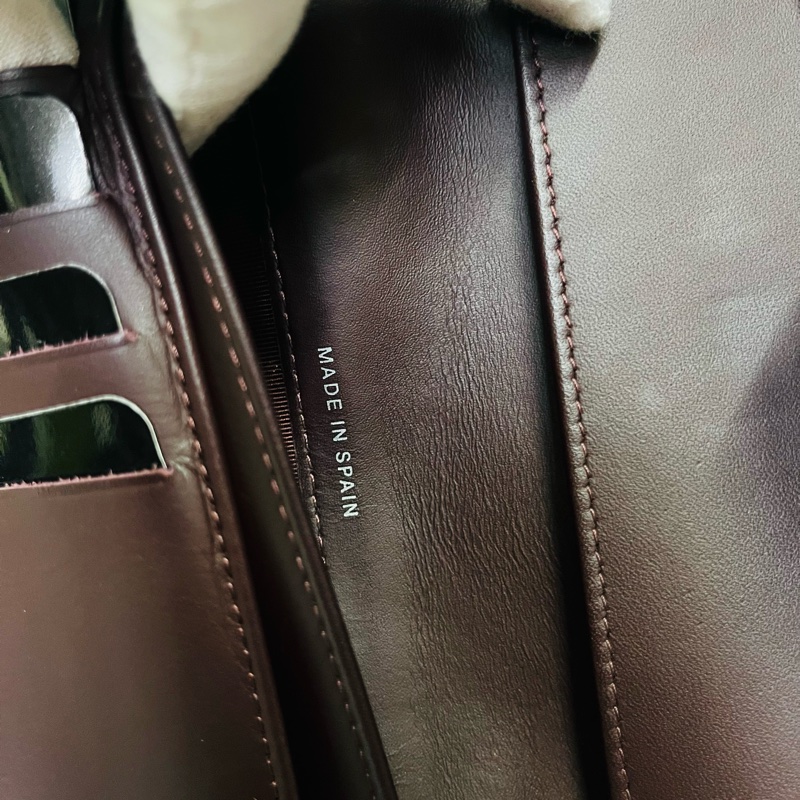 CHANEL 香奈兒銀色CC LOGO粒紋小牛皮拉錬經 典長夾（黑色）-22