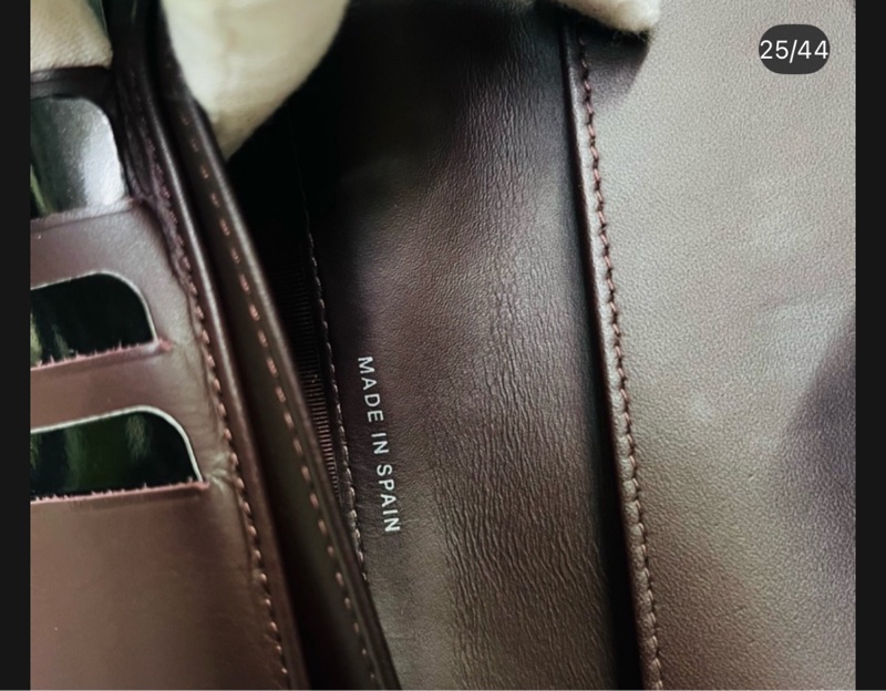 CHANEL 香奈兒銀色CC LOGO粒紋小牛皮拉錬經 典長夾（黑色）-23