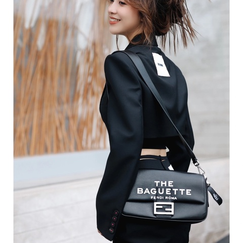 【法棍包25週年期間限定款稀有釋出】Fendi X Marc jacobs 限量聯名款法棍包 Baguette （黑銀）