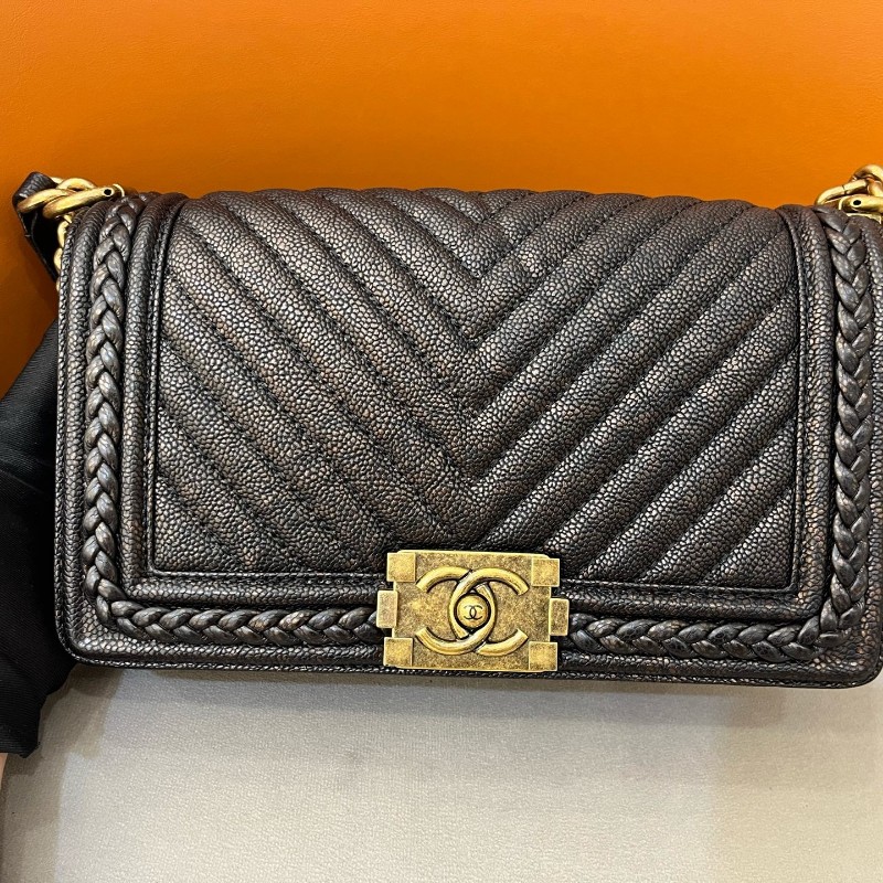Chanel 香奈兒 Leboy 限定幻彩宮廷系列 幻彩鎏金➕暗夜蘭交織 V紋 荔枝牛皮 金扣 中號25 限量編織款 肩背包-7