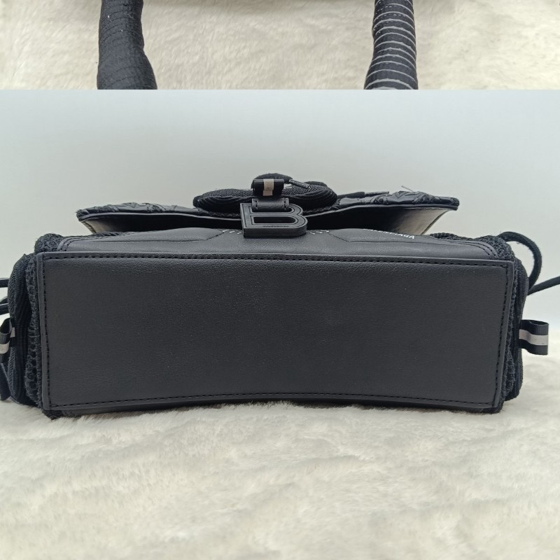 Balenciaga 巴黎世家 hourglass 球鞋带绑設計黑扣 沙漏包 小號 黑色 肩背包斜背包手提包-9