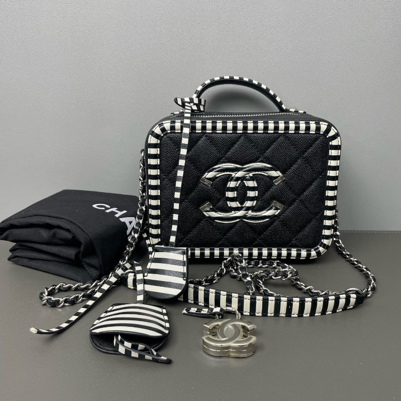 Chanel Filigree 小號 条纹相机包 黑色拼白色 荔枝牛皮 手提包 肩背包-0