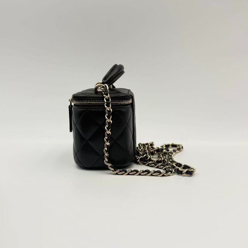 CHANEL clutch with chain 21K羊皮盒子包-1