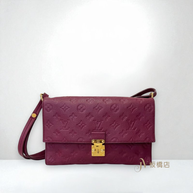 LV 莓果紅牛皮壓紋下蓋風琴包/ M94226-0