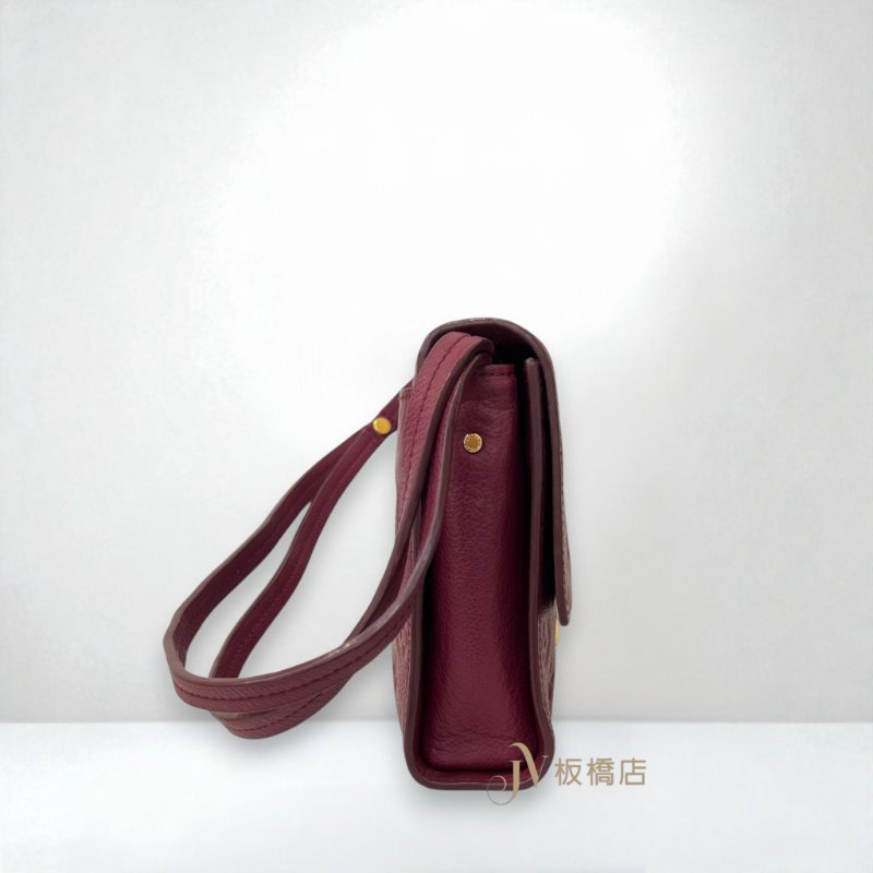 LV 莓果紅牛皮壓紋下蓋風琴包/ M94226-2