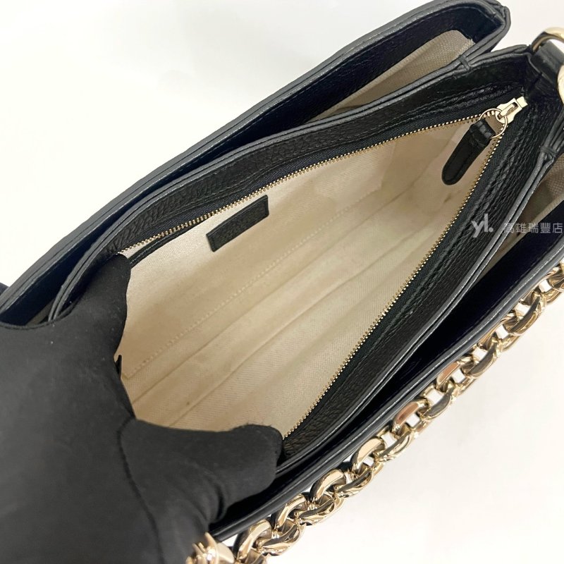 ❣Gucci 黑小牛皮壓紋Emblem淡金釦粗鏈條三層肩斜背包-8