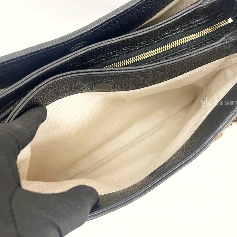 ❣Gucci 黑小牛皮壓紋Emblem淡金釦粗鏈條三層肩斜背包-10