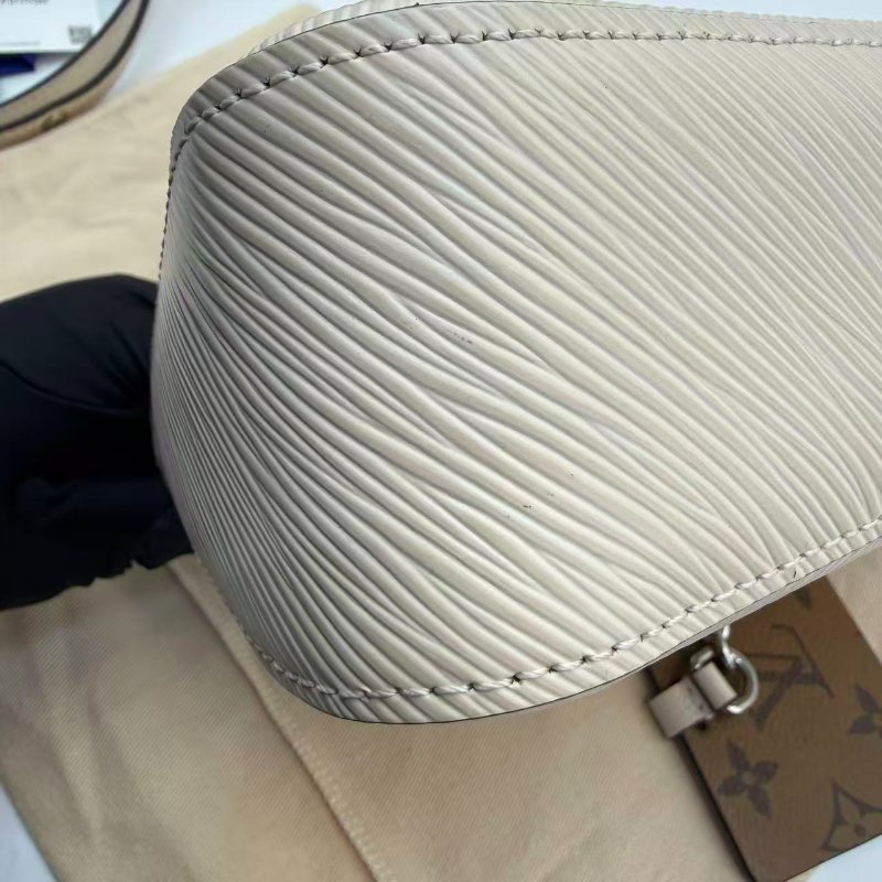 LOUIS VUITTON Marellini系列 可拆卸可調節肩帶 Epi粒面牛皮革 腋下包/單肩/斜揹/手提女款 白色-13
