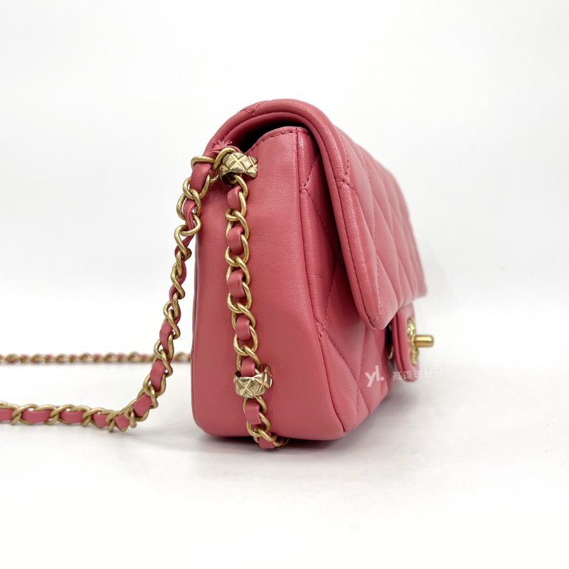 ❣Chanel 粉羊皮金釦下蓋皮穿鏈邊斜背包-2