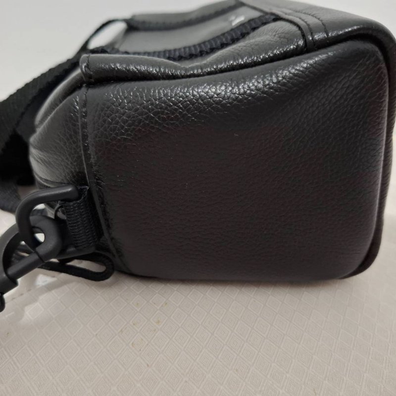 BALENCIAGA 巴黎世家 673173 黑色 荔枝皮斜背包 (EXPLORER DUFFLE)-2