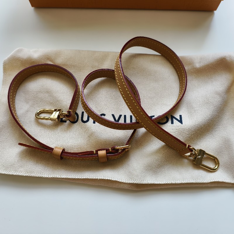LV nano speedy M81085年份:2024
尺寸:16×10x7.5厘米(長×
度x高度x關度)
附件:原廠防塵袋-8