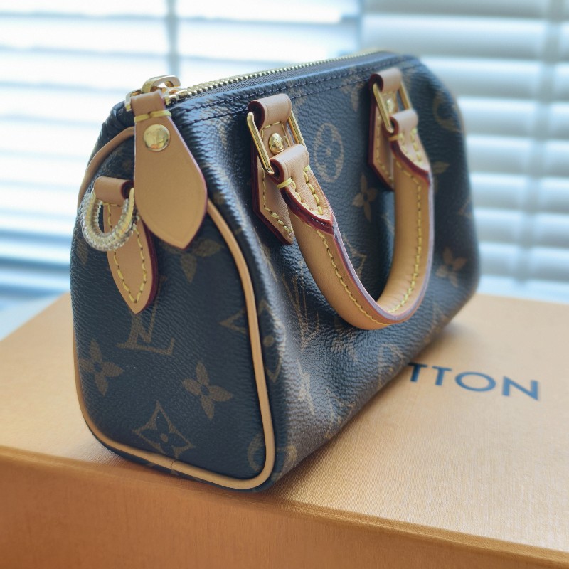 LV nano speedy M81085年份:2024
尺寸:16×10x7.5厘米(長×
度x高度x關度)
附件:原廠防塵袋-13