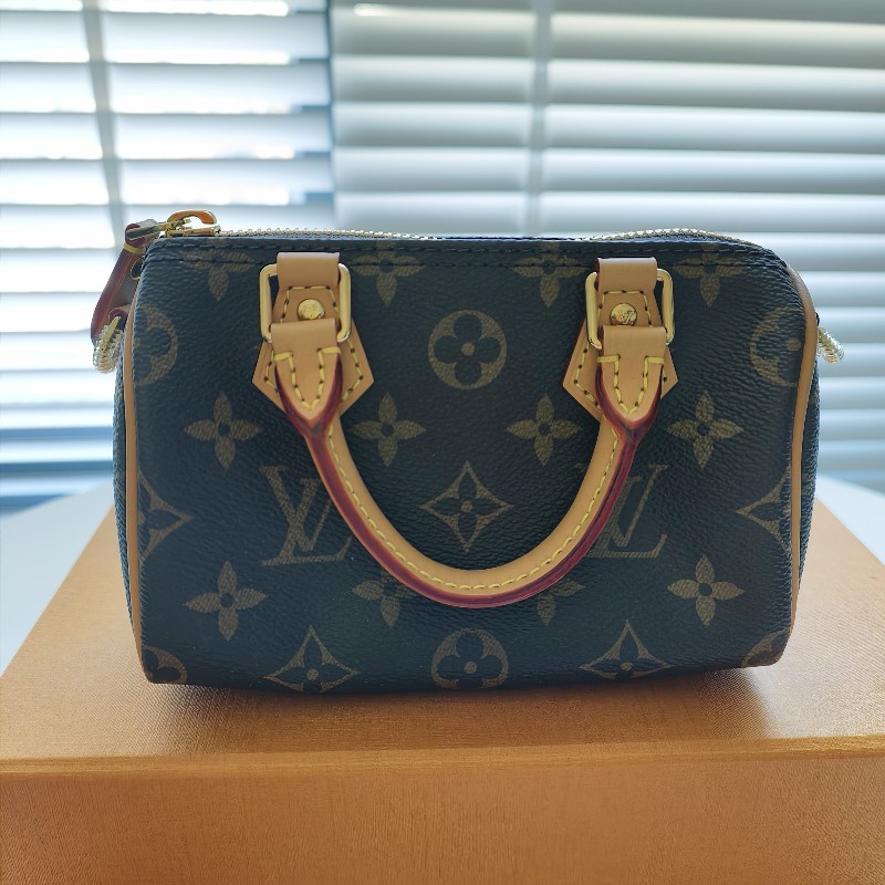 LV nano speedy M81085年份:2024
尺寸:16×10x7.5厘米(長×
度x高度x關度)
附件:原廠防塵袋-19