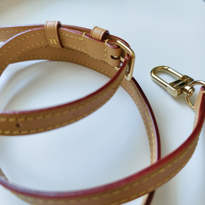 LV nano speedy M81085年份:2024
尺寸:16×10x7.5厘米(長×
度x高度x關度)
附件:原廠防塵袋-31