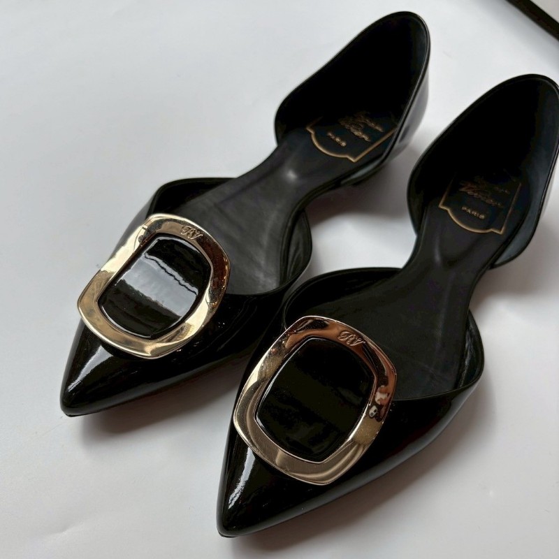 Roger Vivier 銀方釦尖頭黑漆皮平底鞋-1