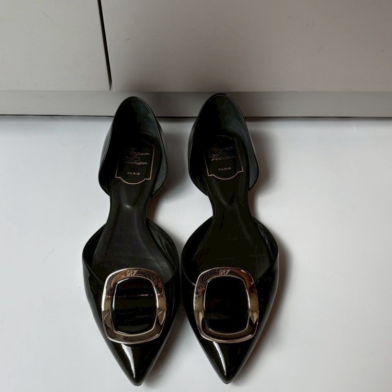 Roger Vivier 銀方釦尖頭黑漆皮平底鞋-2