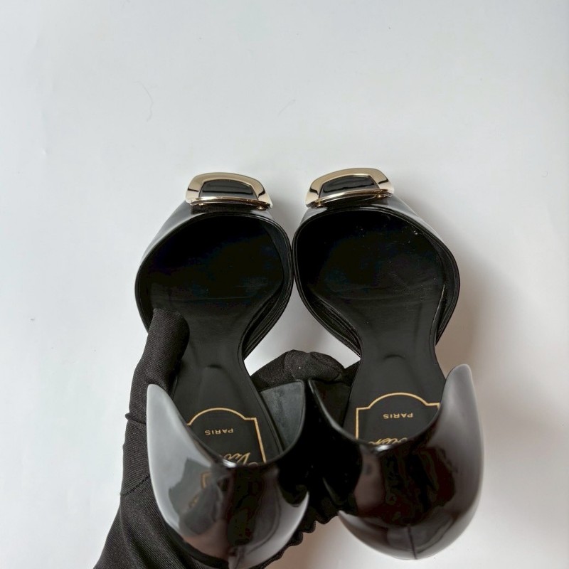 Roger Vivier 銀方釦尖頭黑漆皮平底鞋-7