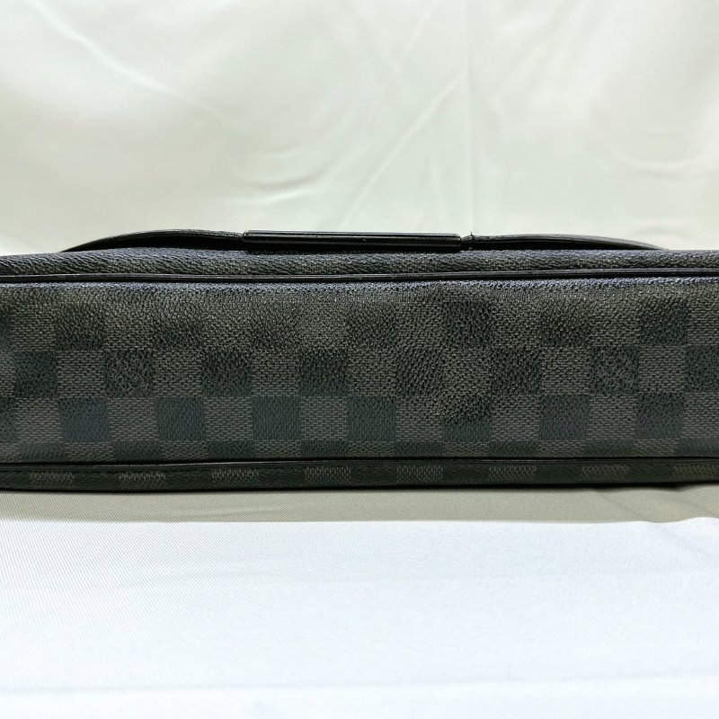 LV DANIEL Damier帆布棋盤格掀蓋側背包-12