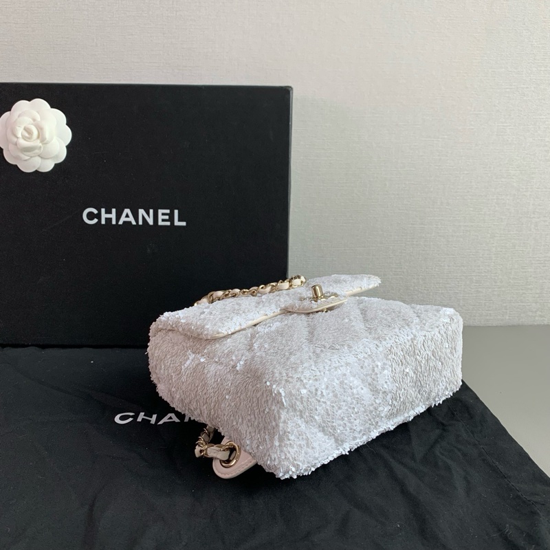 Chanel 香奈兒25B 亮片金扣白色後背包-6