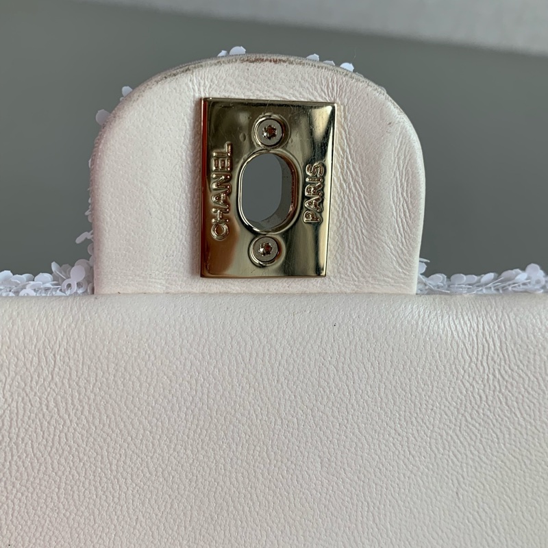 Chanel 香奈兒25B 亮片金扣白色後背包-16