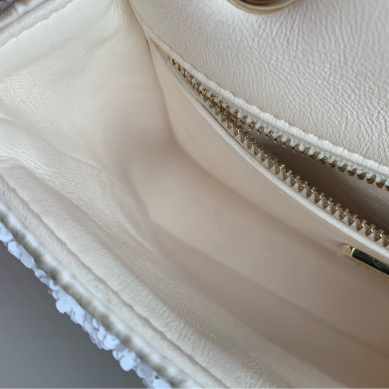 Chanel 香奈兒25B 亮片金扣白色後背包-20