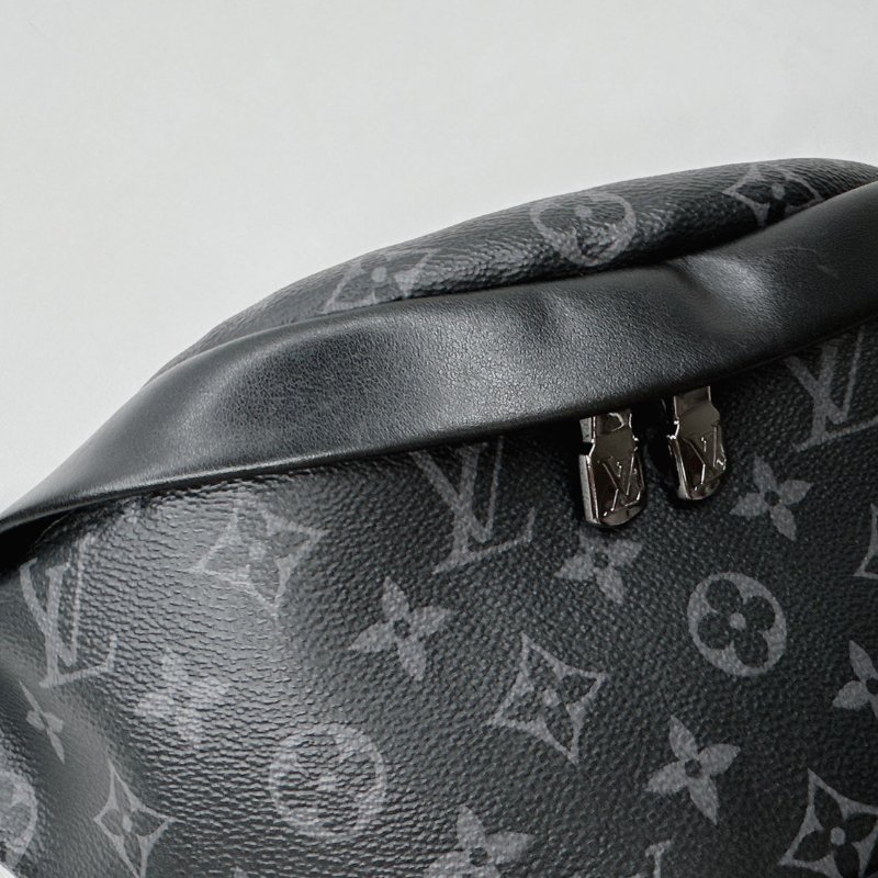 LV Discovery PM黑花腰包胸包-4