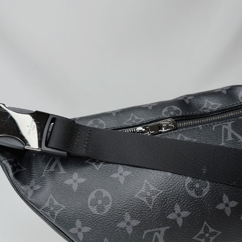 LV Discovery PM黑花腰包胸包-9