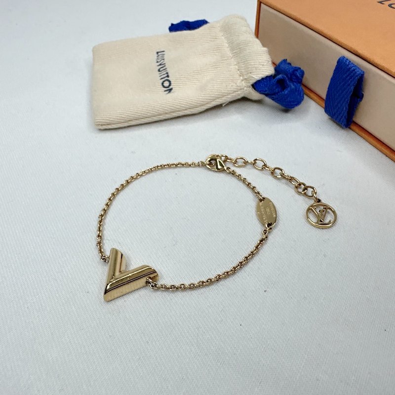 LV Essential V金色手鏈-1