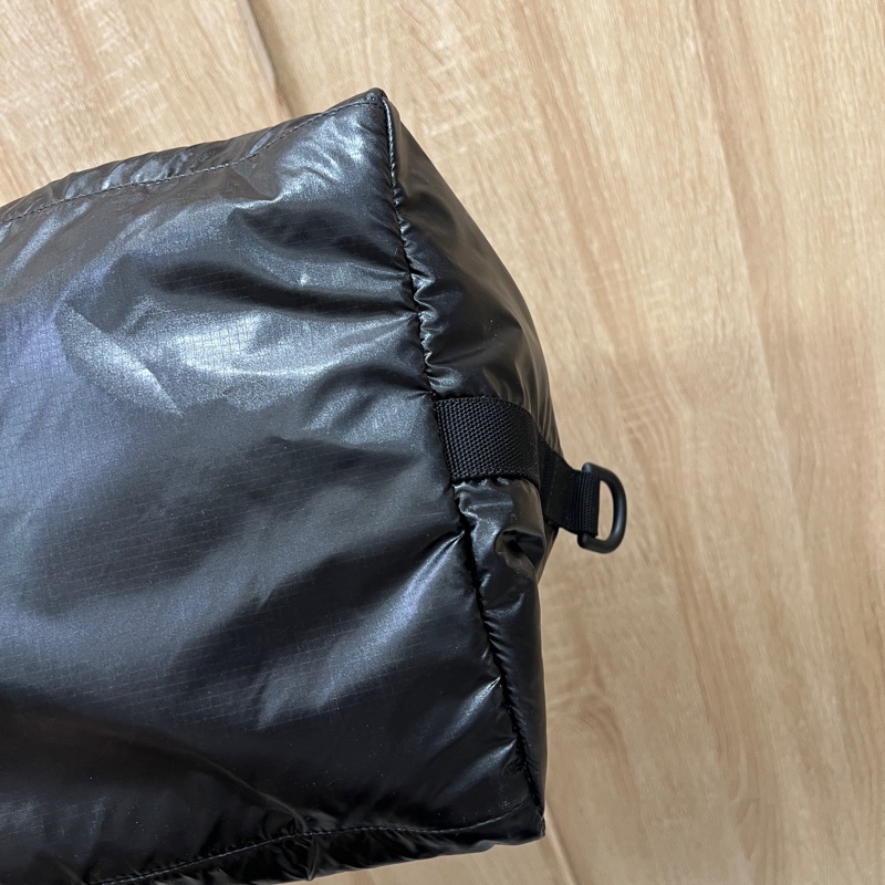 YSL 黑尼龍黑釦肩斜背旅行袋581374-8