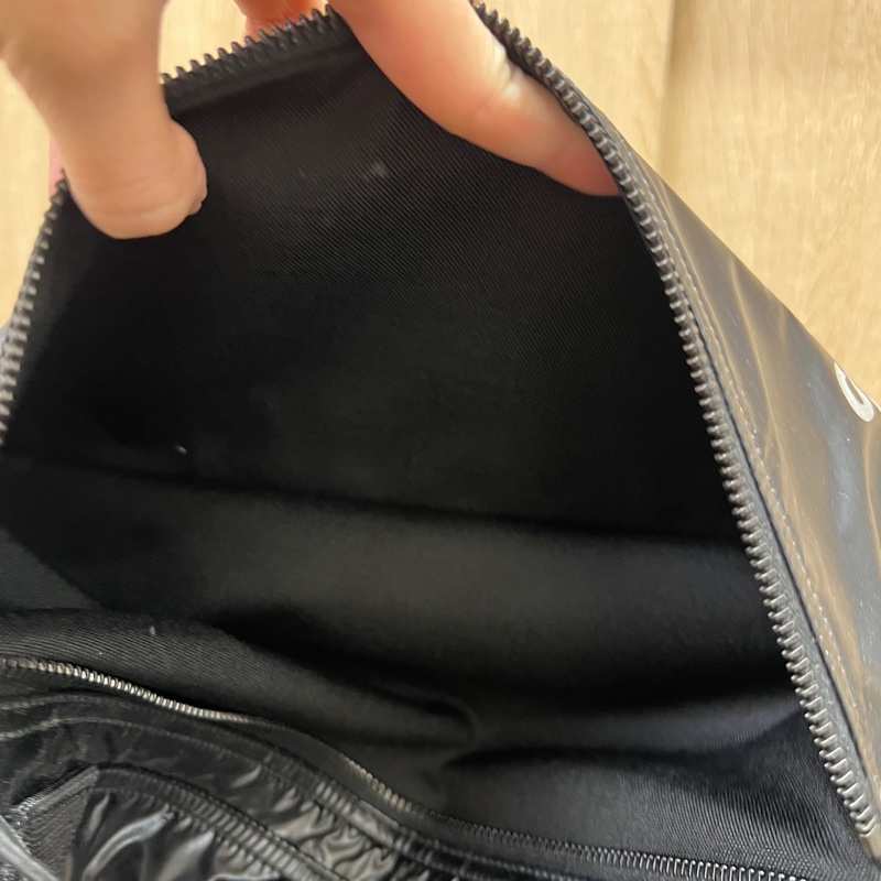YSL 黑尼龍黑釦肩斜背旅行袋581374-12