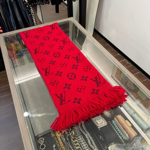 LV scarf