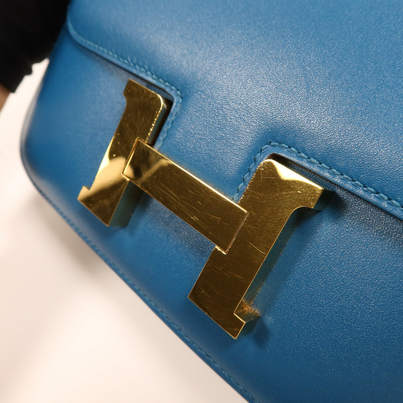 HERMES Tadelakt皮革Constance Mini金扣肩背袋Bleu Izmir-3