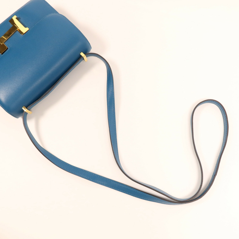 HERMES Tadelakt皮革Constance Mini金扣肩背袋Bleu Izmir-9