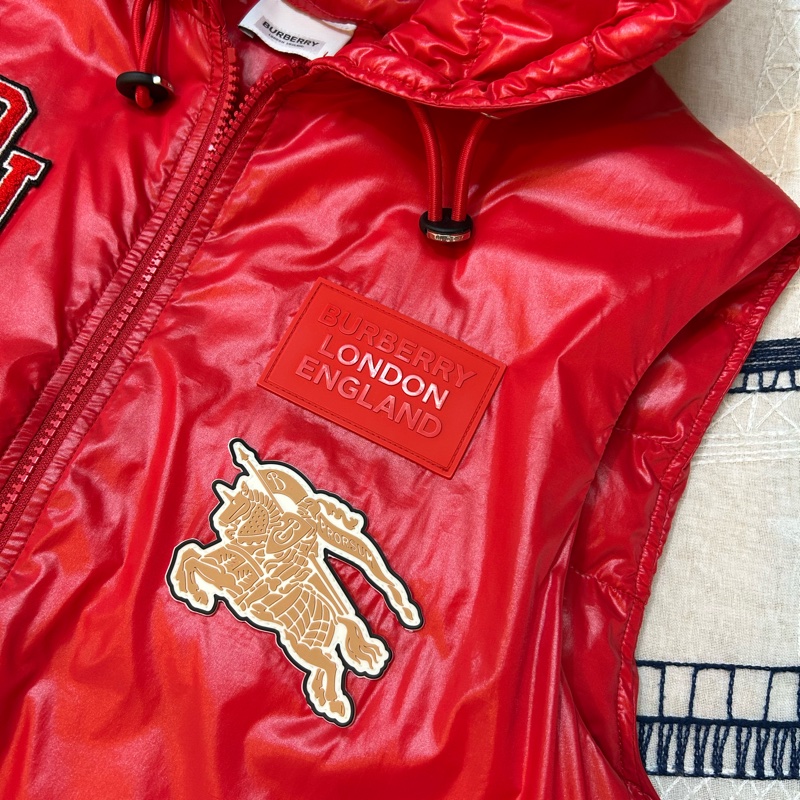 BURBERRY英國亮紅色鵝絨連帽背心XS-5