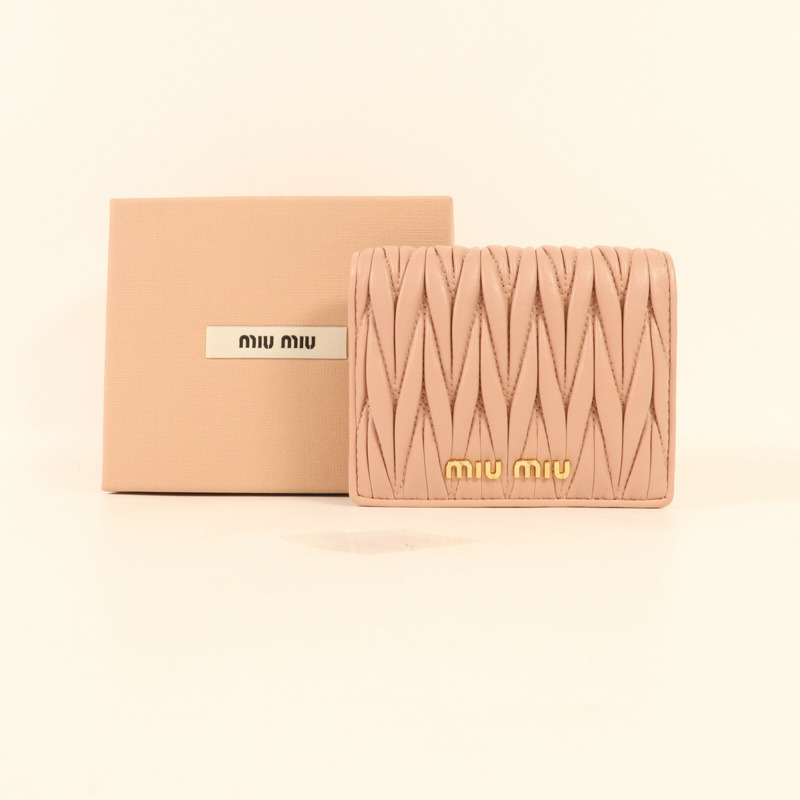 Miu Miu 牛皮皮革Bifold Wallet金扣錢包-8