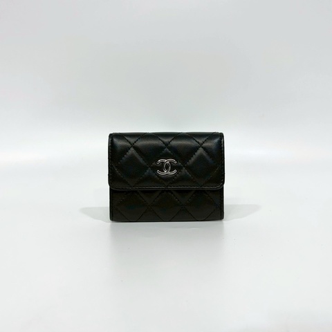 CHANEL黑色羊皮銀釦大雙C logo雙層下蓋卡包