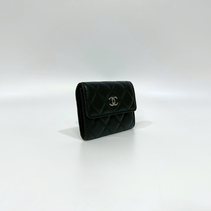 CHANEL黑色羊皮銀釦大雙C logo雙層下蓋卡包-1