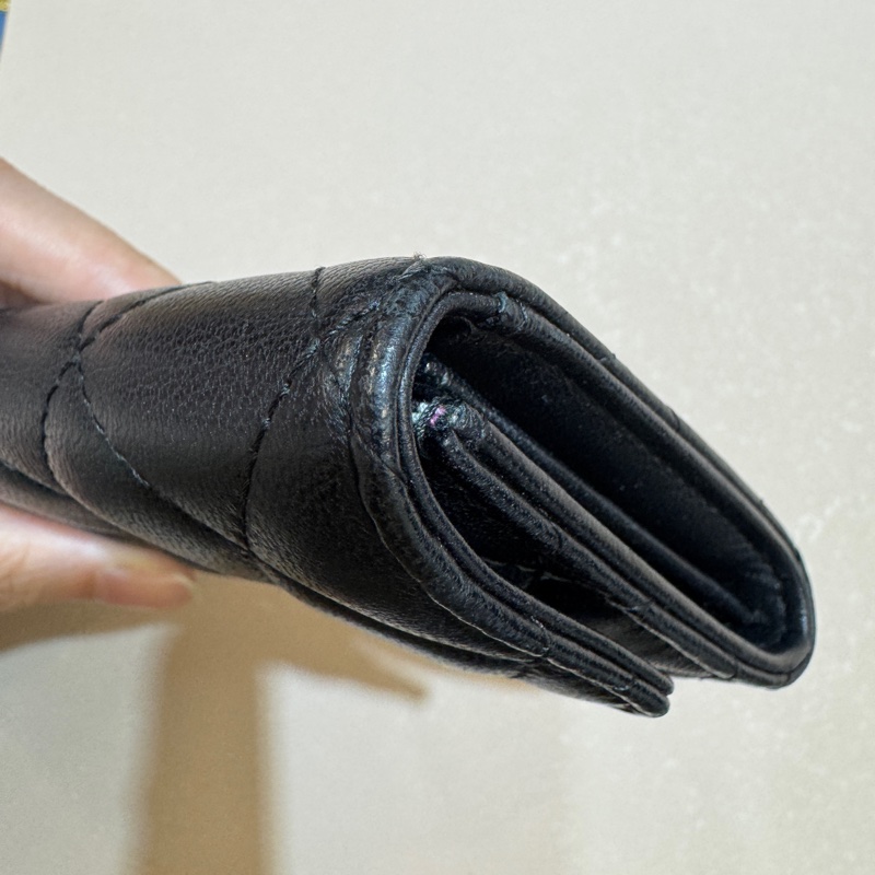 🖤香奈兒CHANEL黑色羊皮銀釦大雙C logo雙層下蓋卡包-12