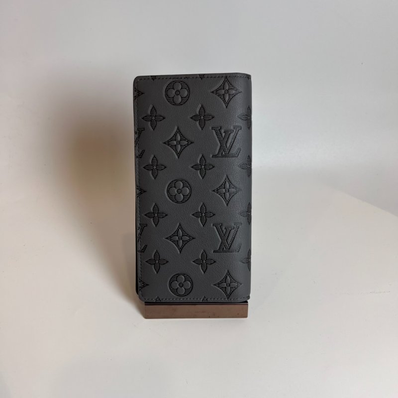 LV M81335/晶片款 灰壓紋Brazza Shadow對開長夾-1