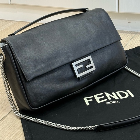 FENDI 大號經典Baguette Chain黑色皮革斜背/肩背包
